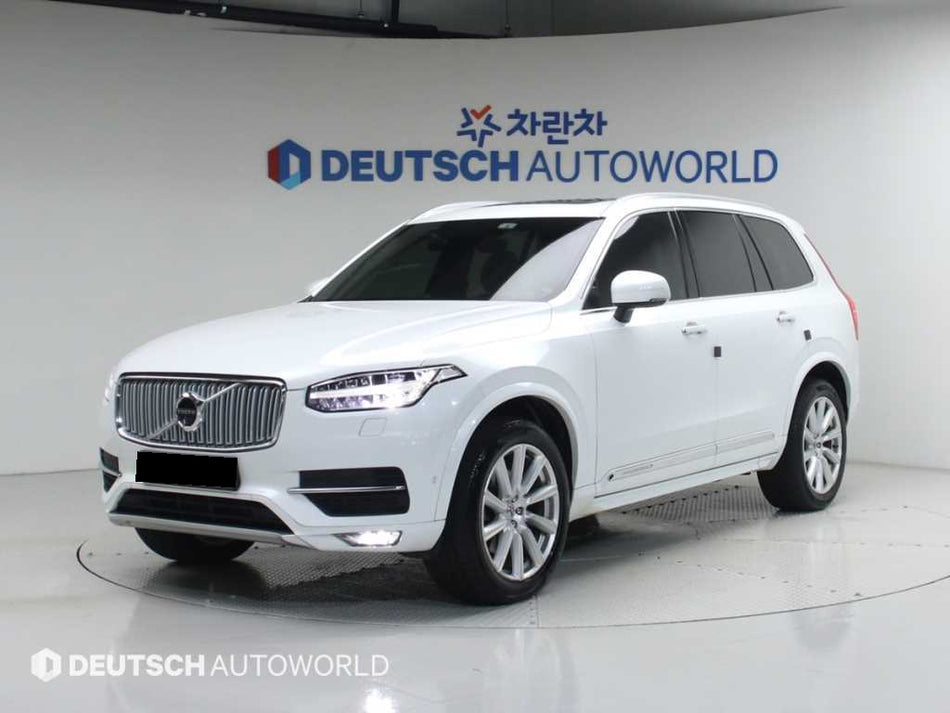 Volvo XC90 — photo 01