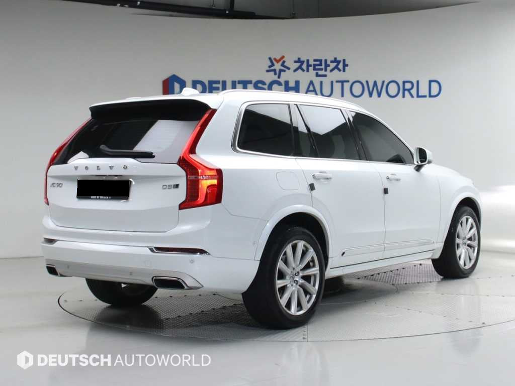 Volvo XC90 — photo 02