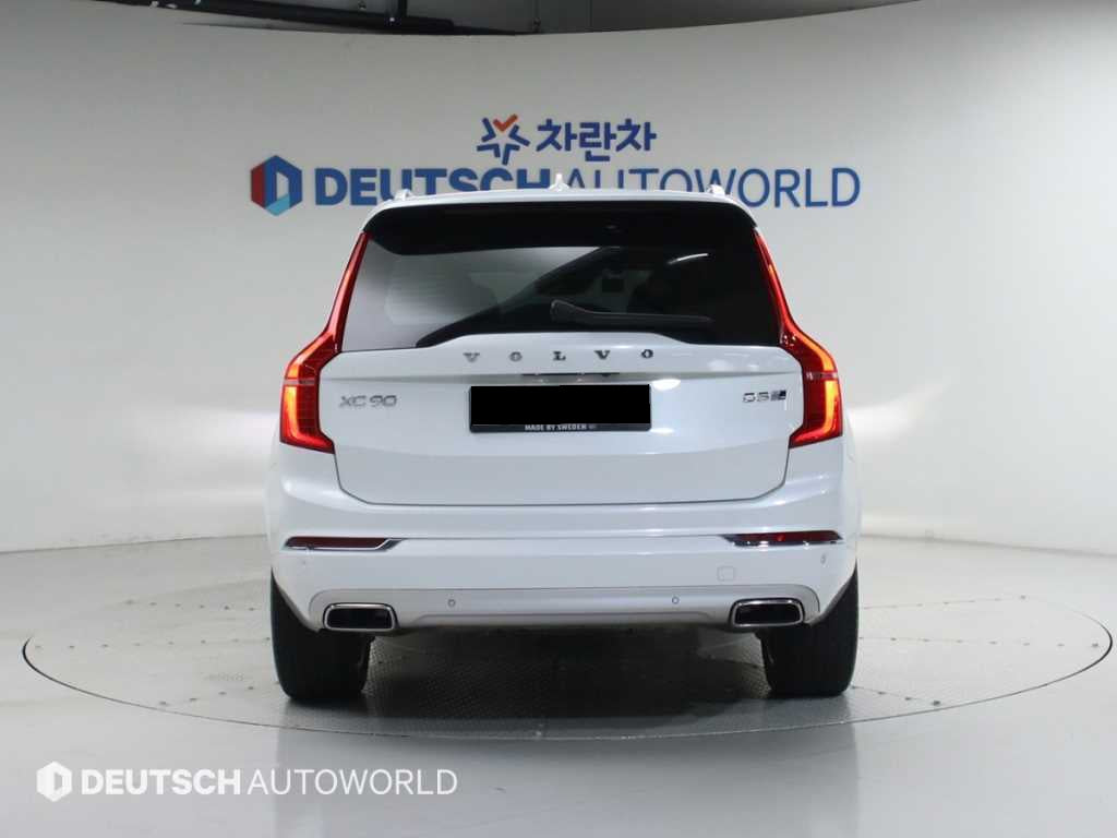 Volvo XC90 — photo 04