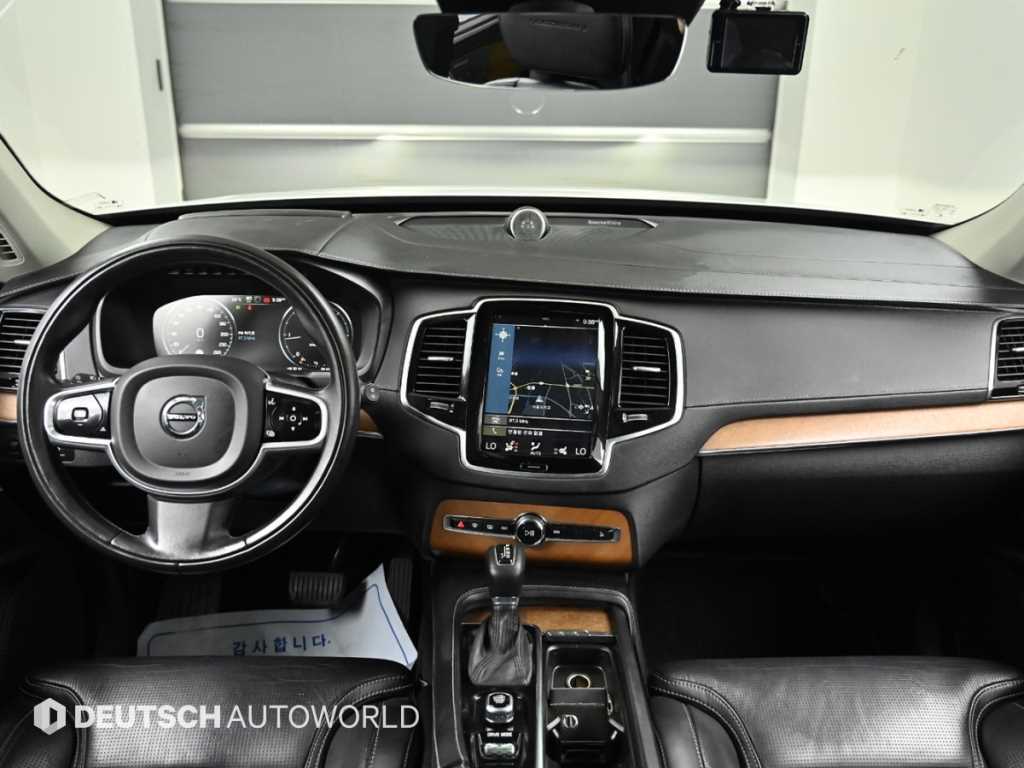 Volvo XC90 — photo 07