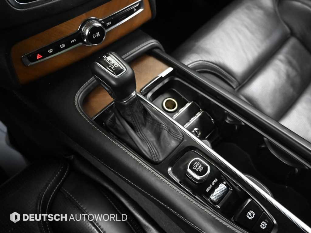 Volvo XC90 — photo 09