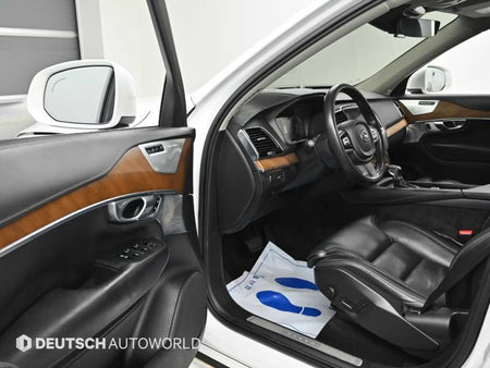 Volvo XC90 — photo 11