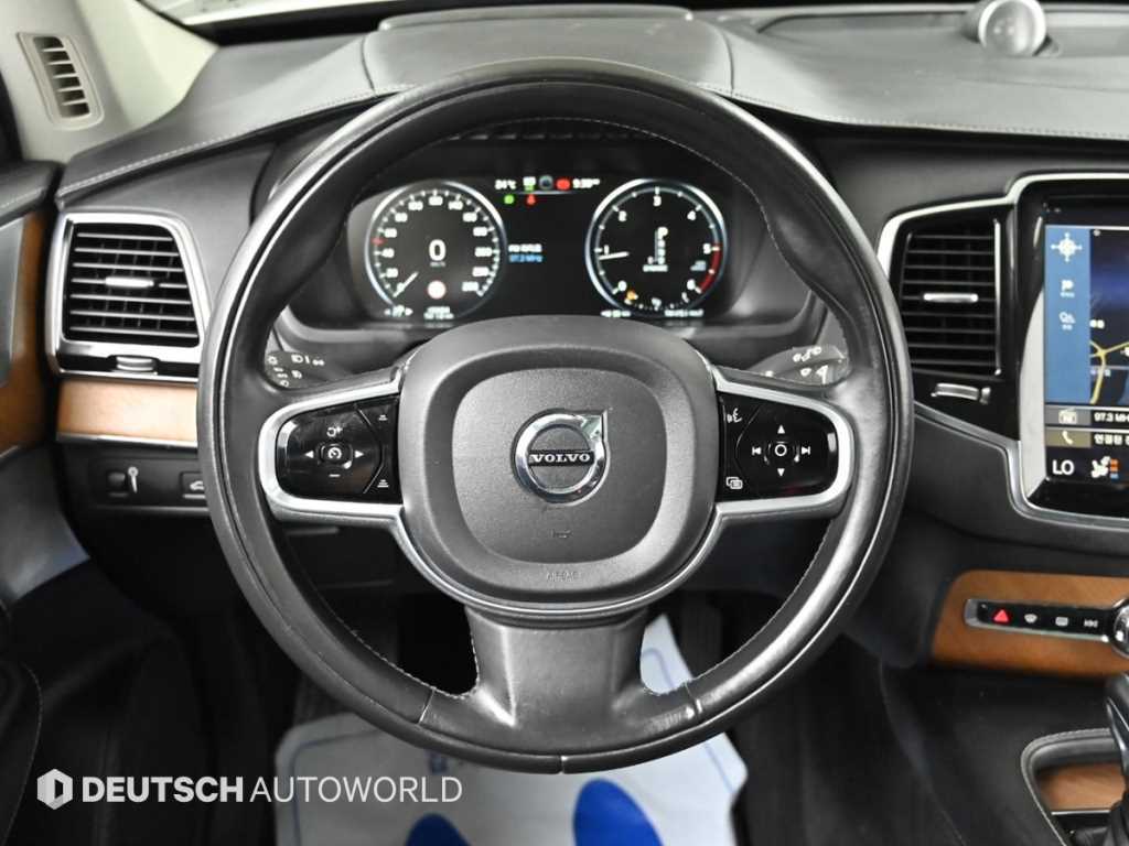 Volvo XC90 — photo 13