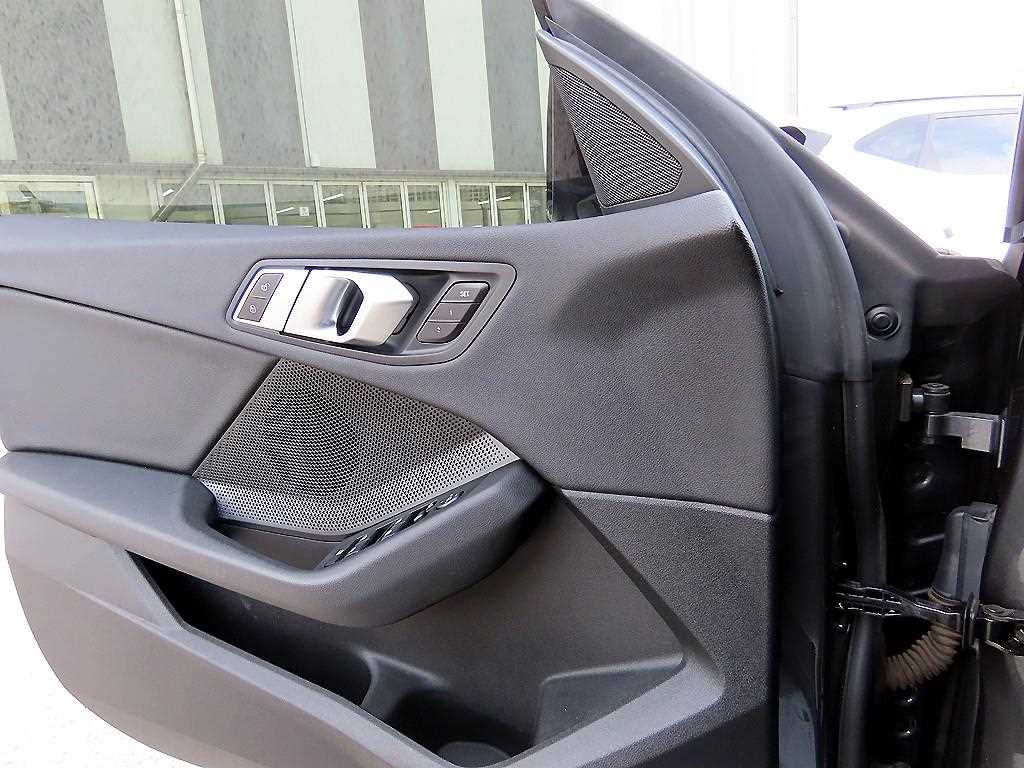 BMW 2-Series — photo 11