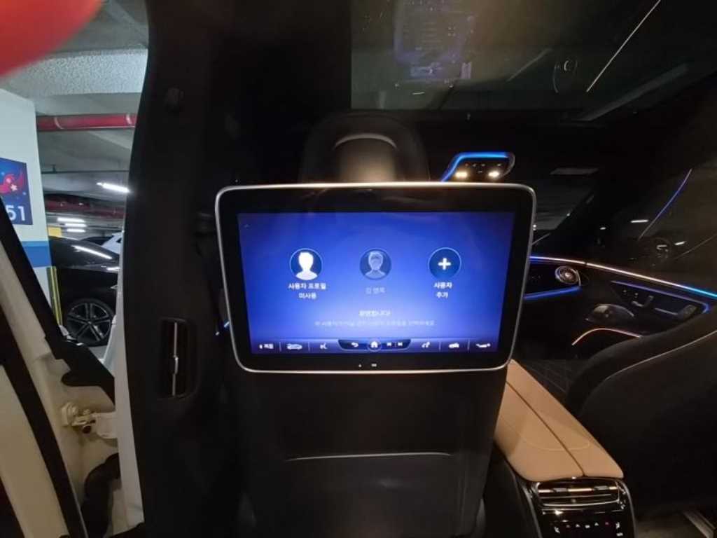 Mercedes-Benz EQS — photo 15