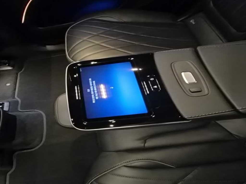 Mercedes-Benz EQS — photo 17