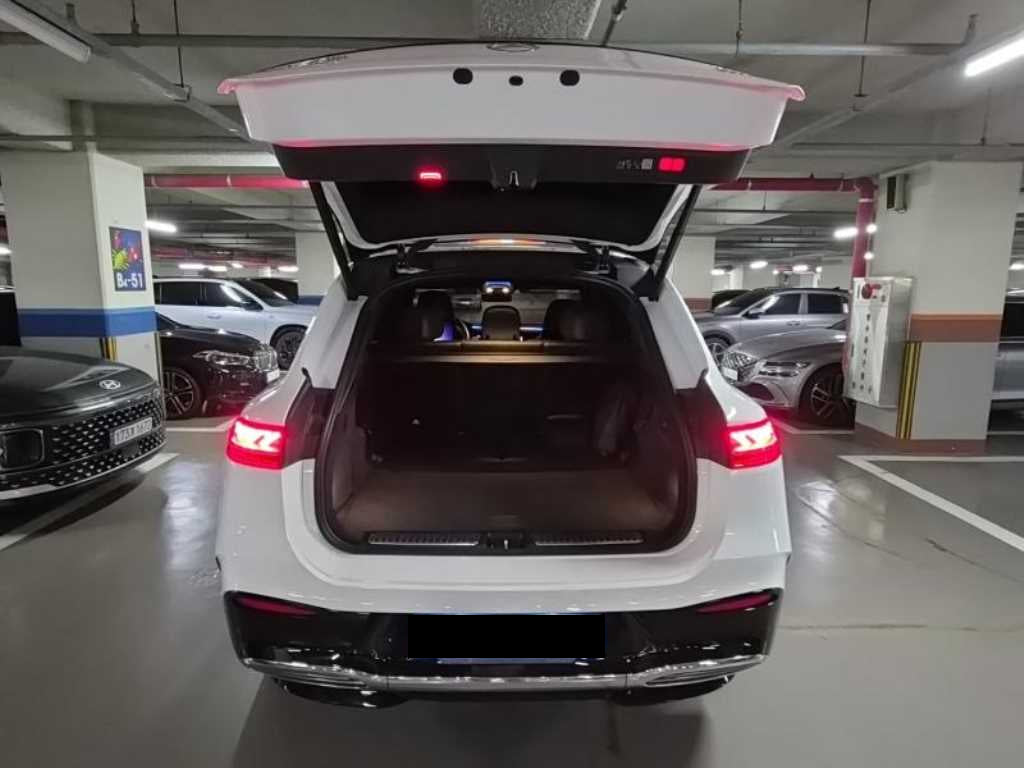 Mercedes-Benz EQS — photo 18