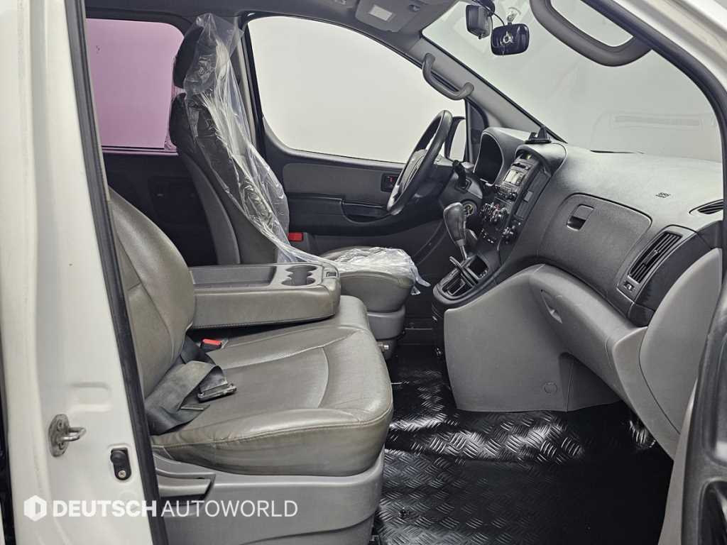 Hyundai Starex — photo 10