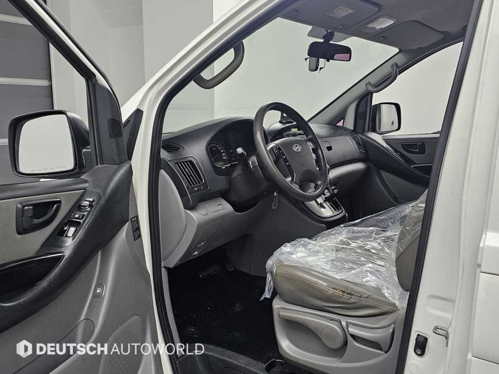 Hyundai Starex — photo 11