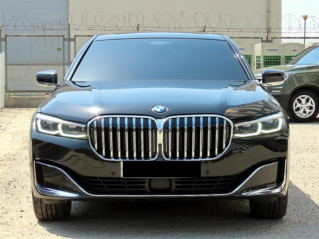 BMW 7-Series — photo 01