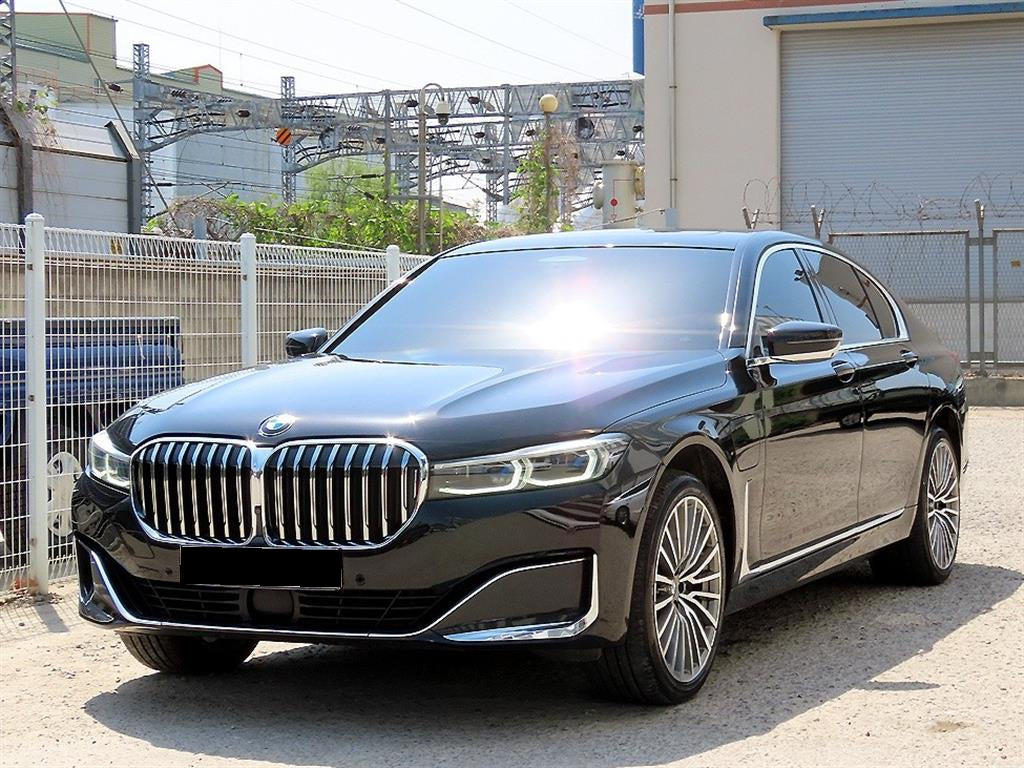 BMW 7-Series — photo 02