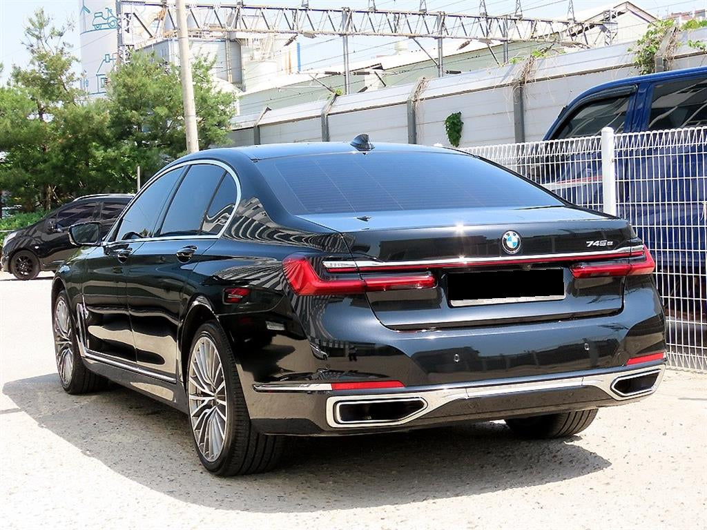 BMW 7-Series — photo 03
