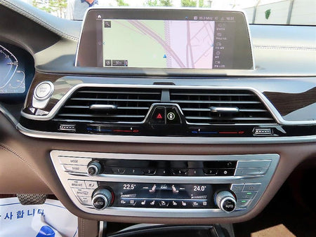 BMW 7-Series — photo 13