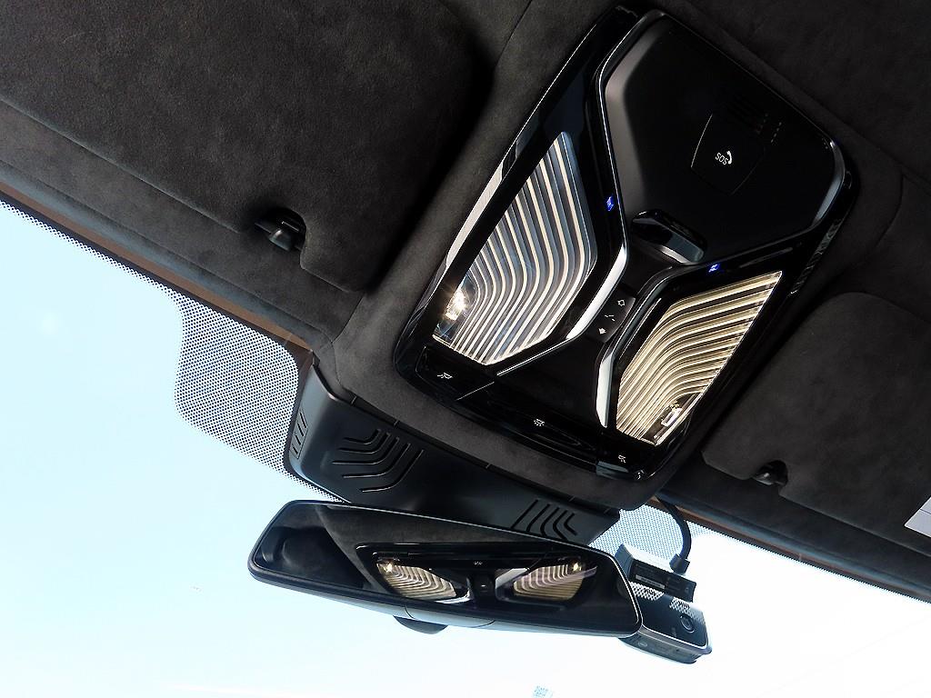 BMW 7-Series — photo 14