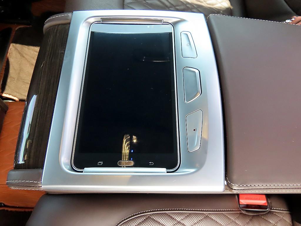 BMW 7-Series — photo 15