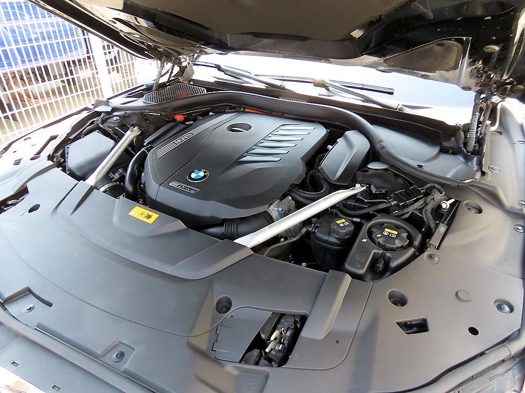 BMW 7-Series — photo 19