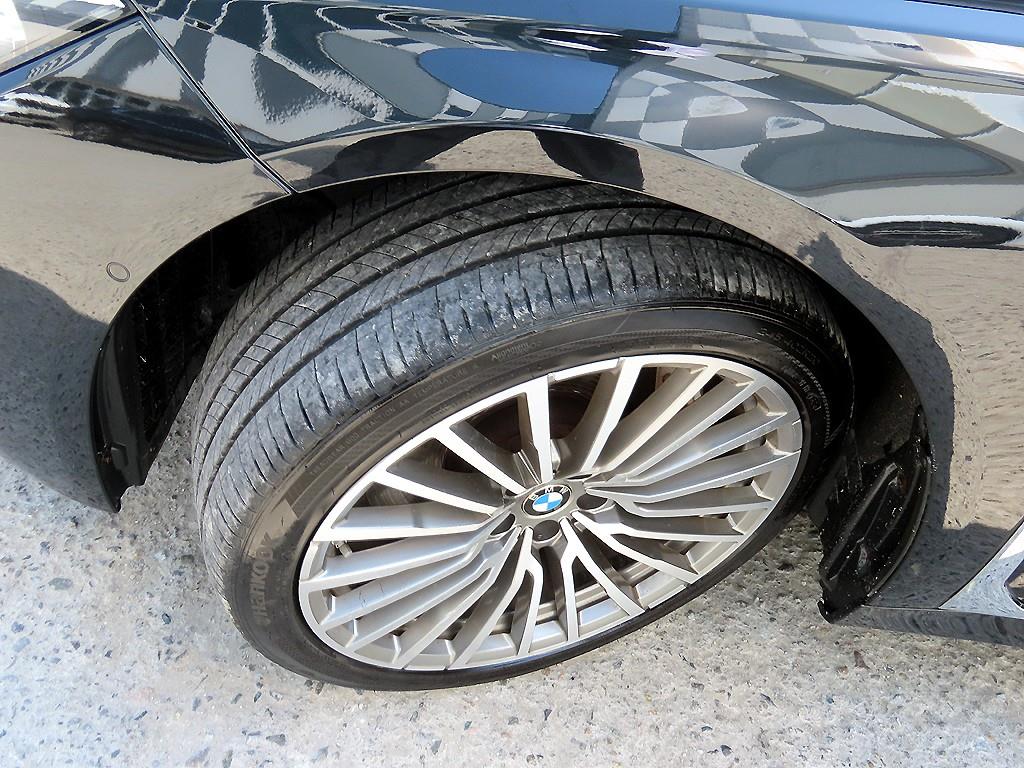 BMW 7-Series — photo 20