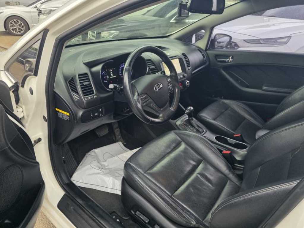 Kia K3 — photo 07