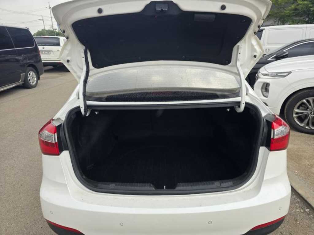Kia K3 — photo 14