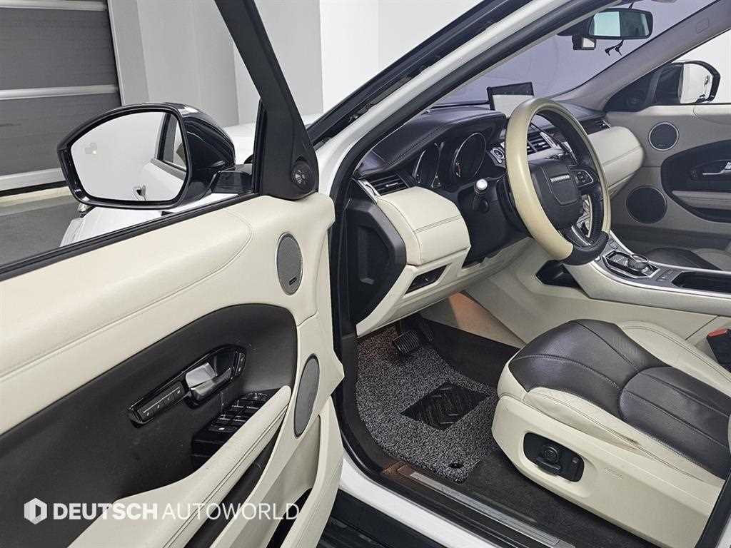 Land Rover Range Rover Evoque — photo 11