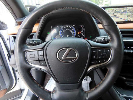 Lexus UX — photo 08