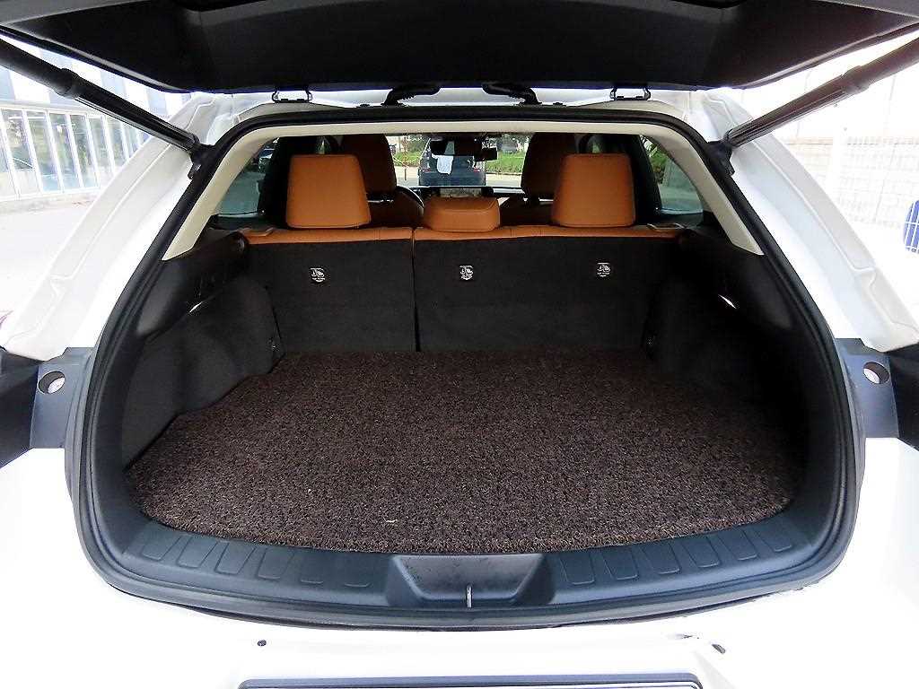 Lexus UX — photo 17