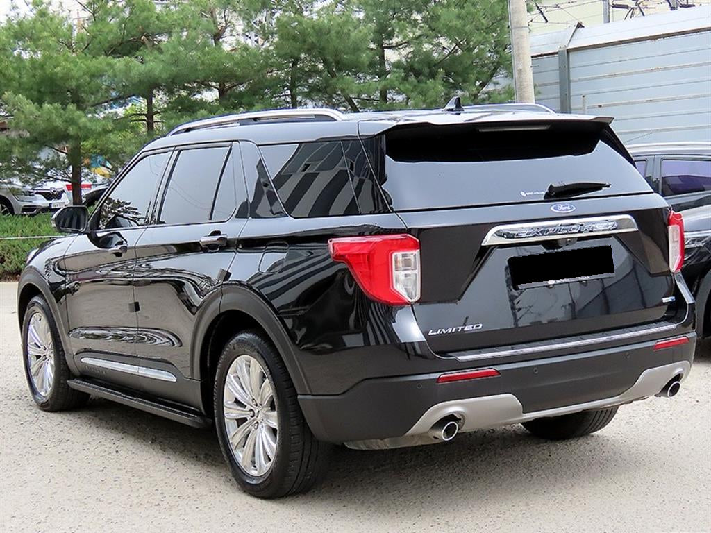 Ford Explorer — photo 03
