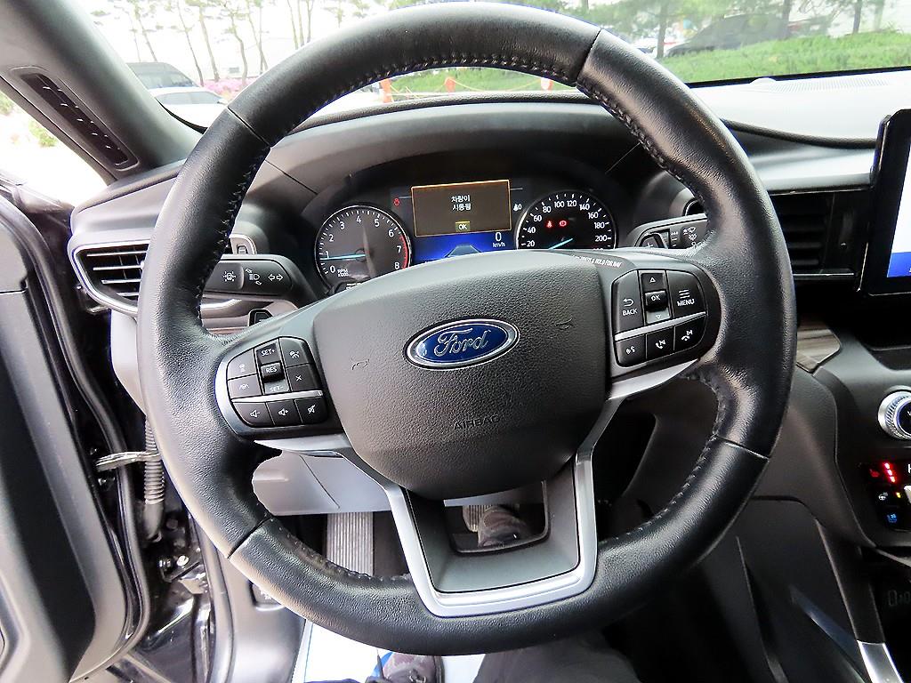 Ford Explorer — photo 08