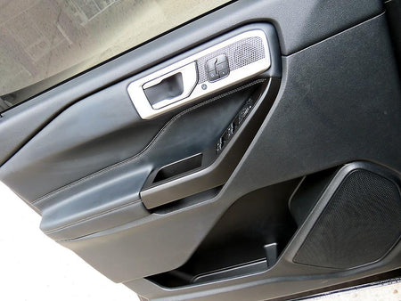 Ford Explorer — photo 11