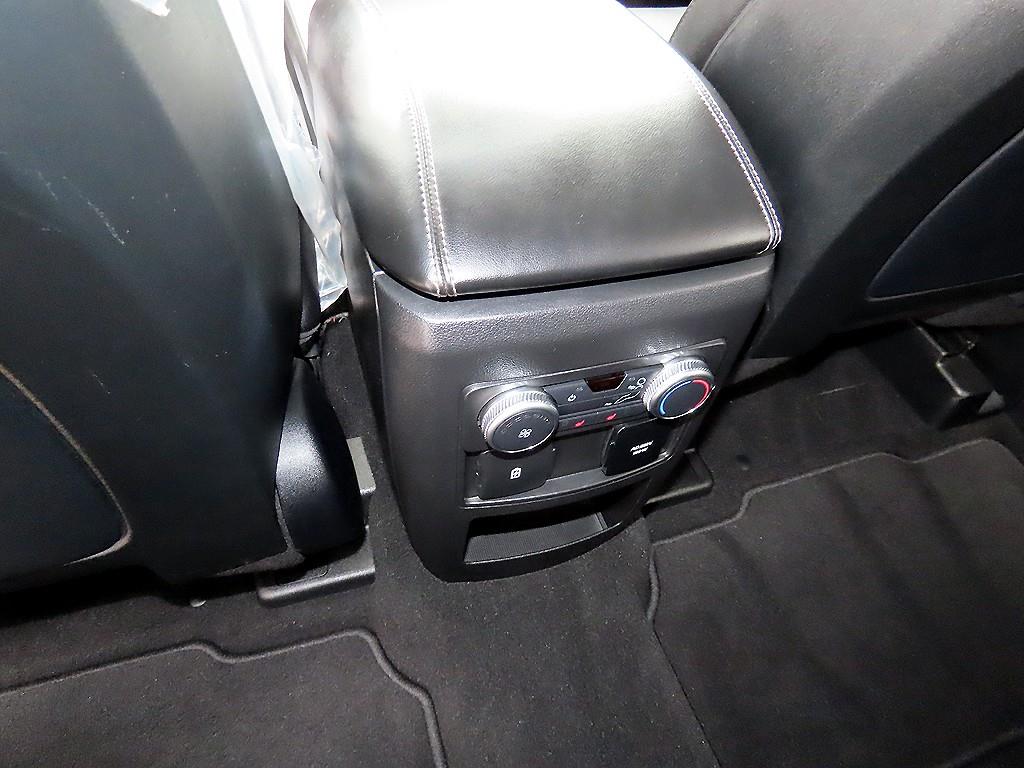 Ford Explorer — photo 15