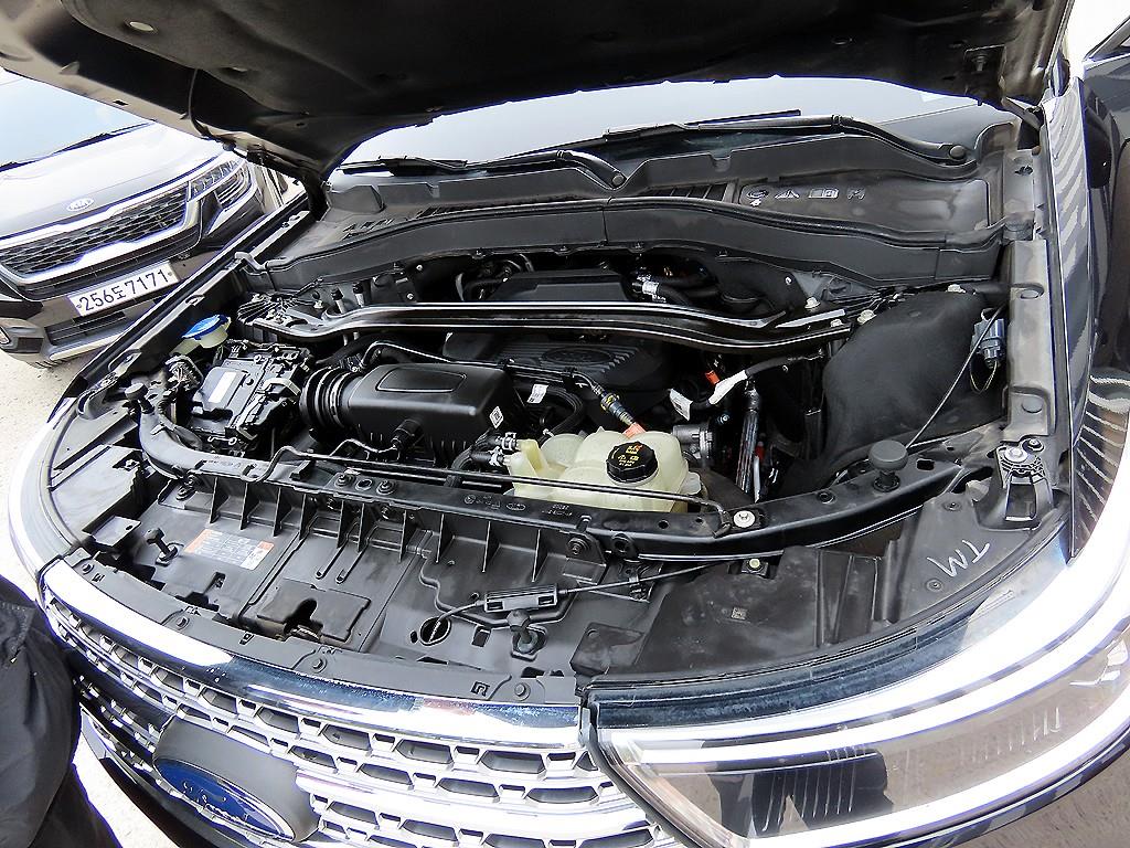 Ford Explorer — photo 19