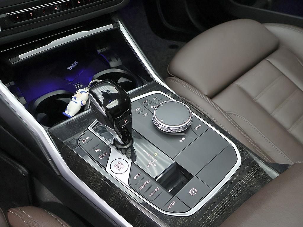BMW 3-Series — photo 10