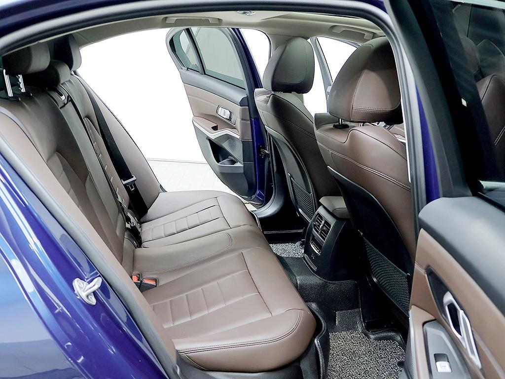 BMW 3-Series — photo 12