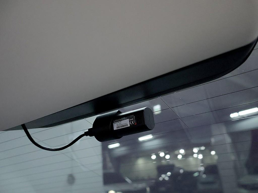 BMW 3-Series — photo 14