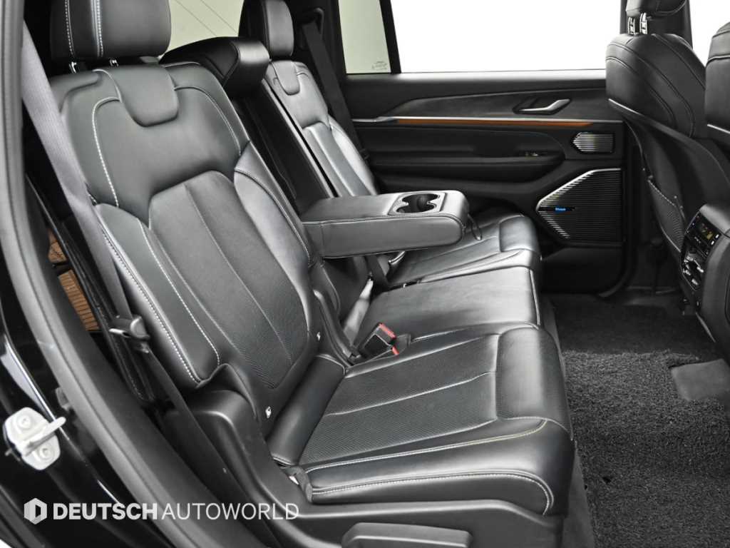 Jeep Cherokee — photo 12