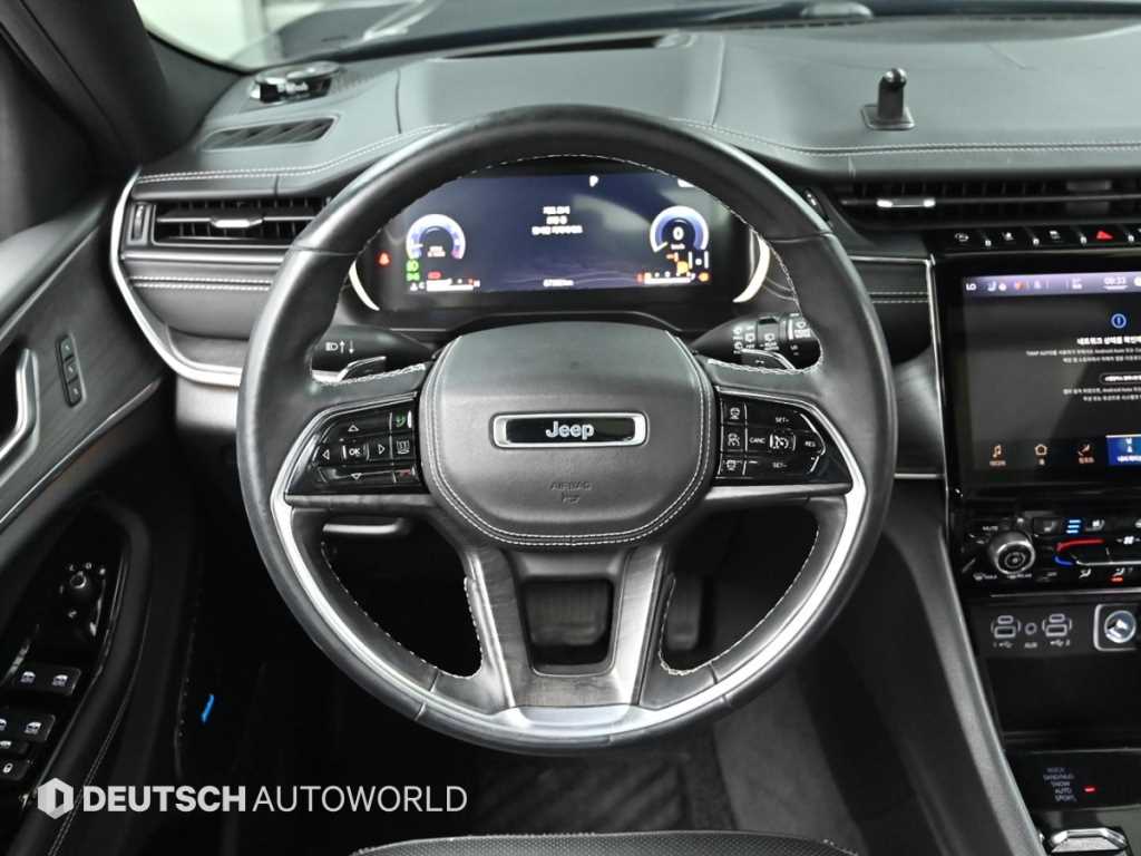 Jeep Cherokee — photo 13