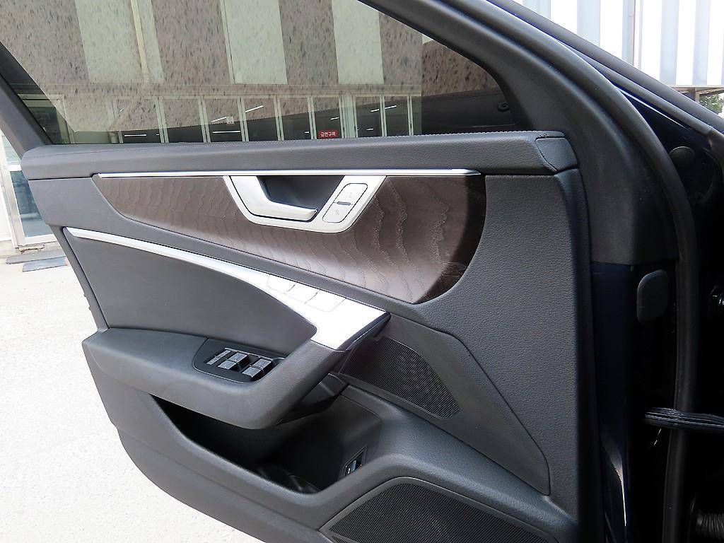 Audi A6 — photo 12