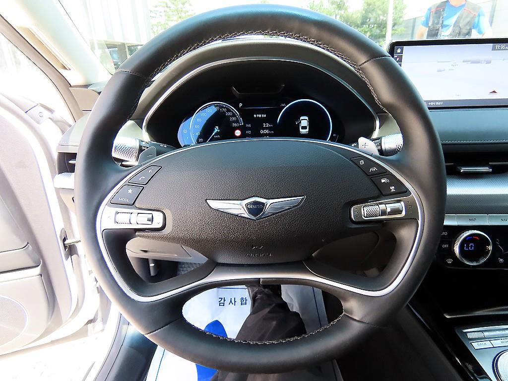 Genesis G80 — photo 08