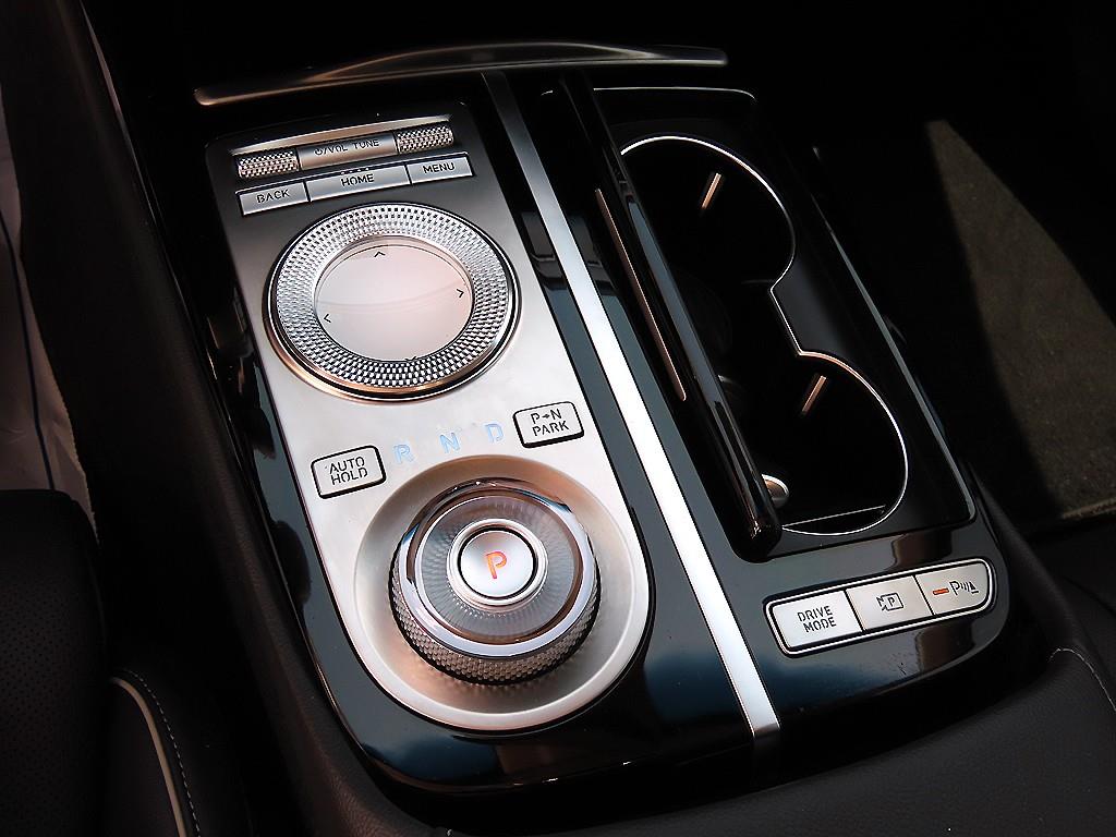 Genesis G80 — photo 11