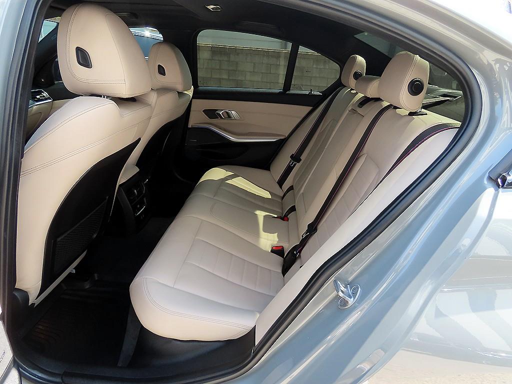 BMW 3-Series — photo 06