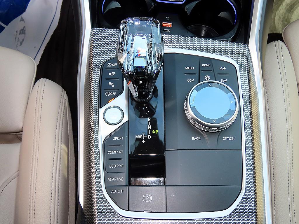 BMW 3-Series — photo 11