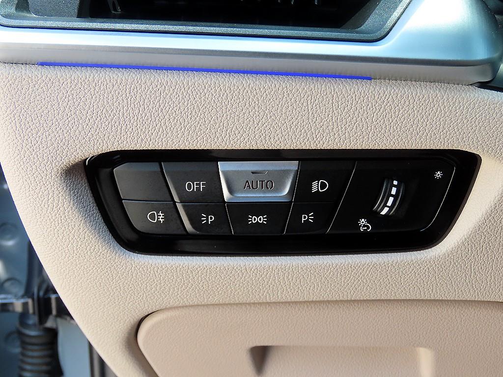 BMW 3-Series — photo 13