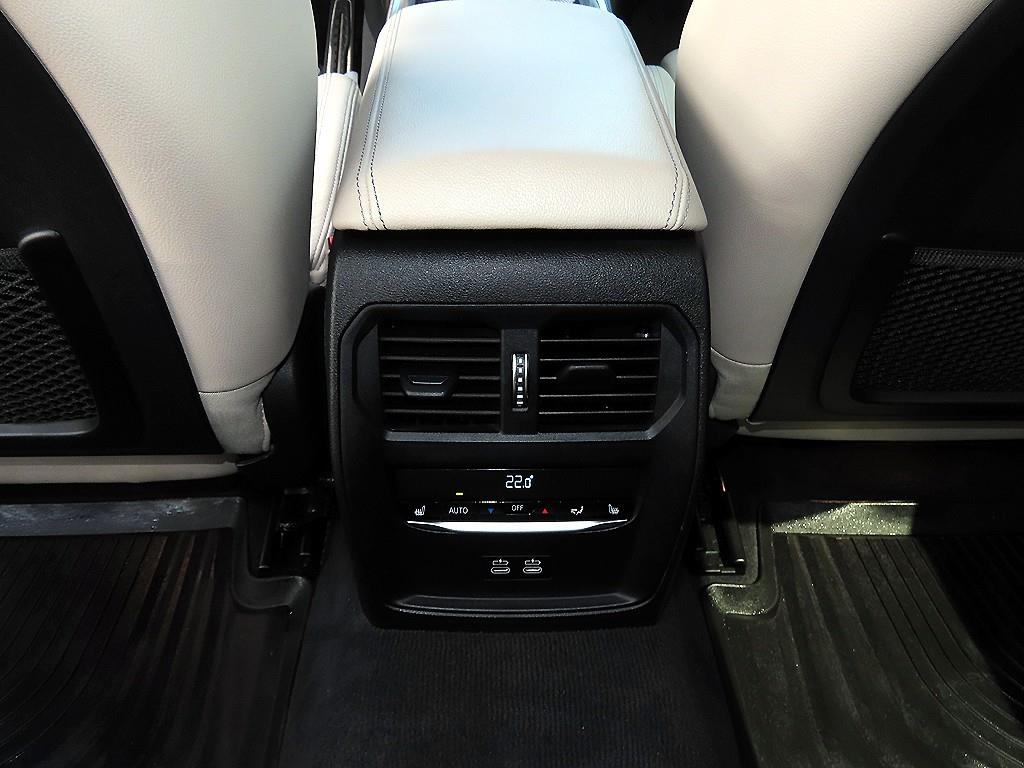 BMW 3-Series — photo 16