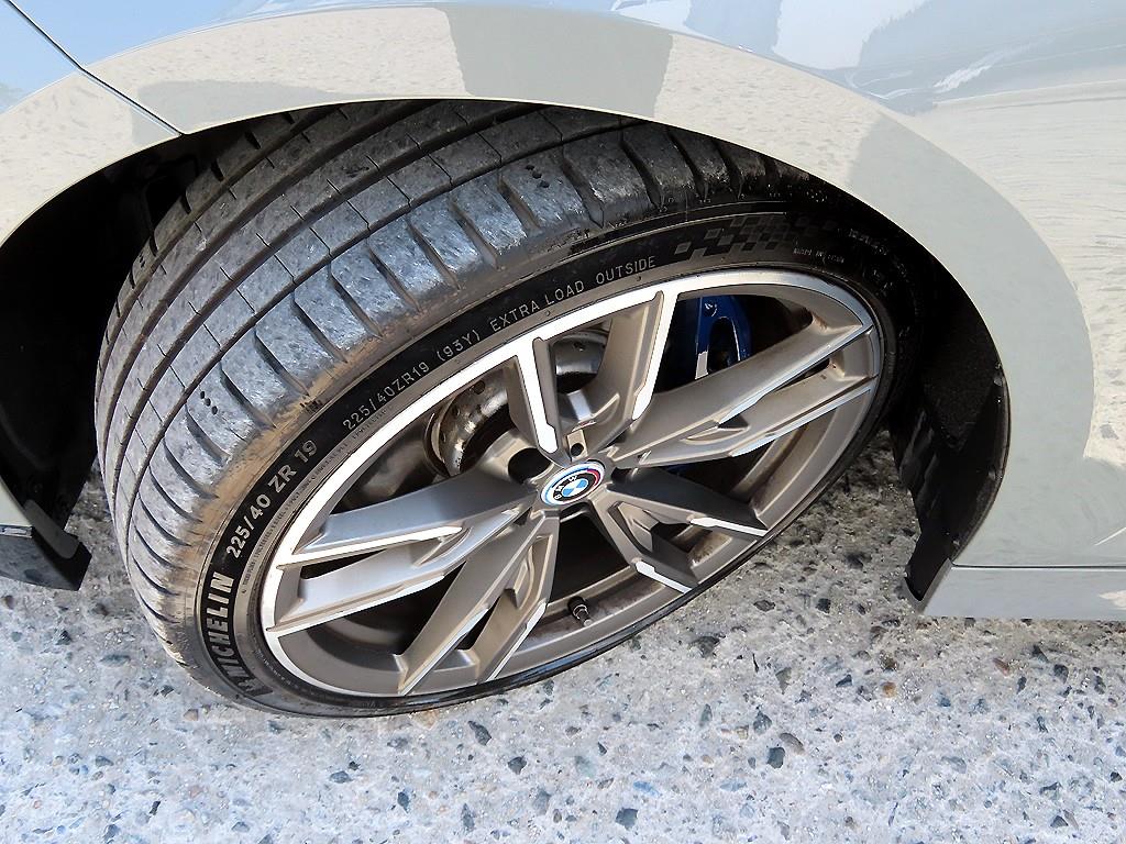 BMW 3-Series — photo 20