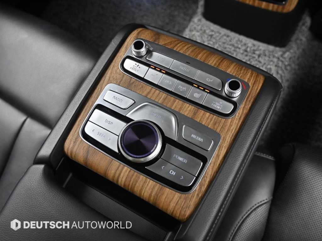 Kia K9 — photo 16