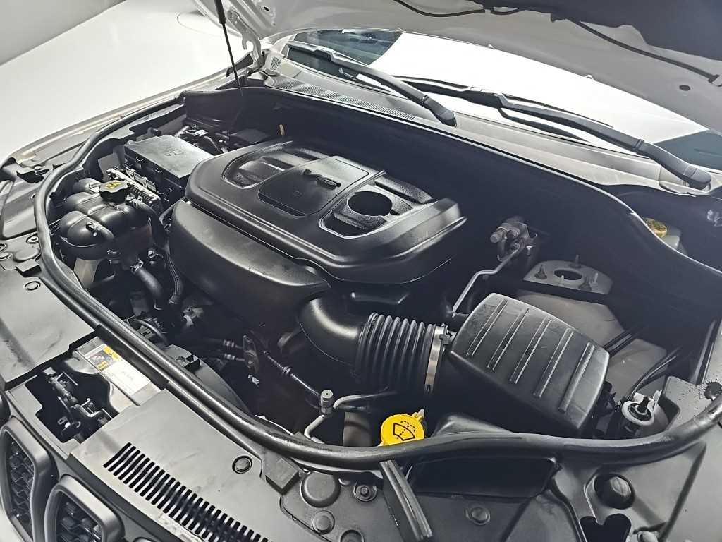 Jeep Cherokee — photo 05