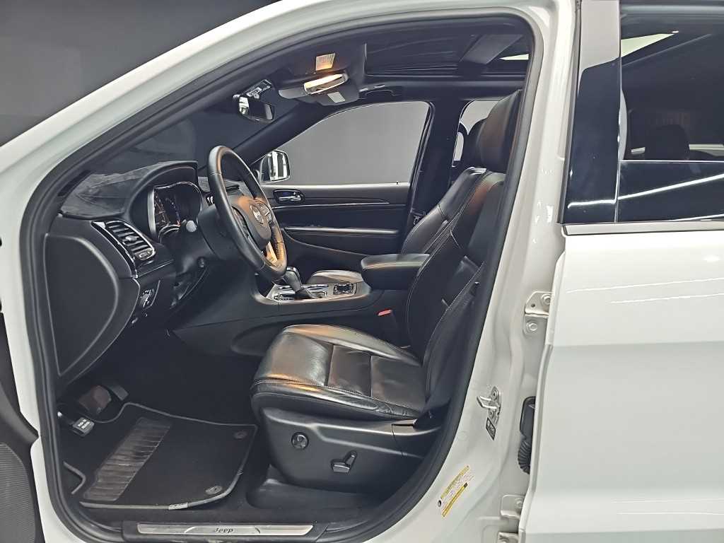 Jeep Cherokee — photo 11