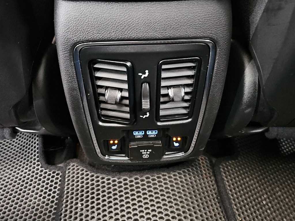 Jeep Cherokee — photo 13