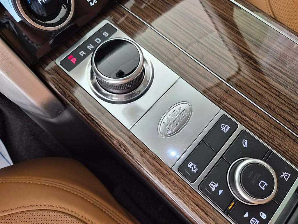 Land Rover Range Rover — photo 11