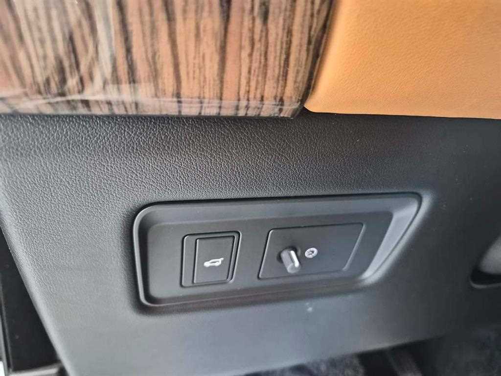 Land Rover Range Rover — photo 13